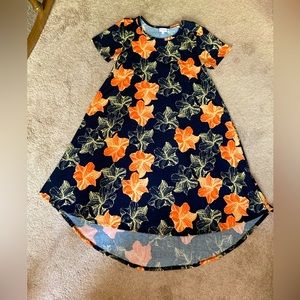 Just lovely dress longer in back great vibrant colors and so versatile ex cond